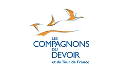 Logo ou emblème officiel des Compagnons du Devoir avec son blason distinctif, présenté de manière claire et professionnelle sur fond neutre blanc ou transparent. L'image doit être un pictogramme ou un insigne représentant cette institution prestigieuse de formation artisanale.