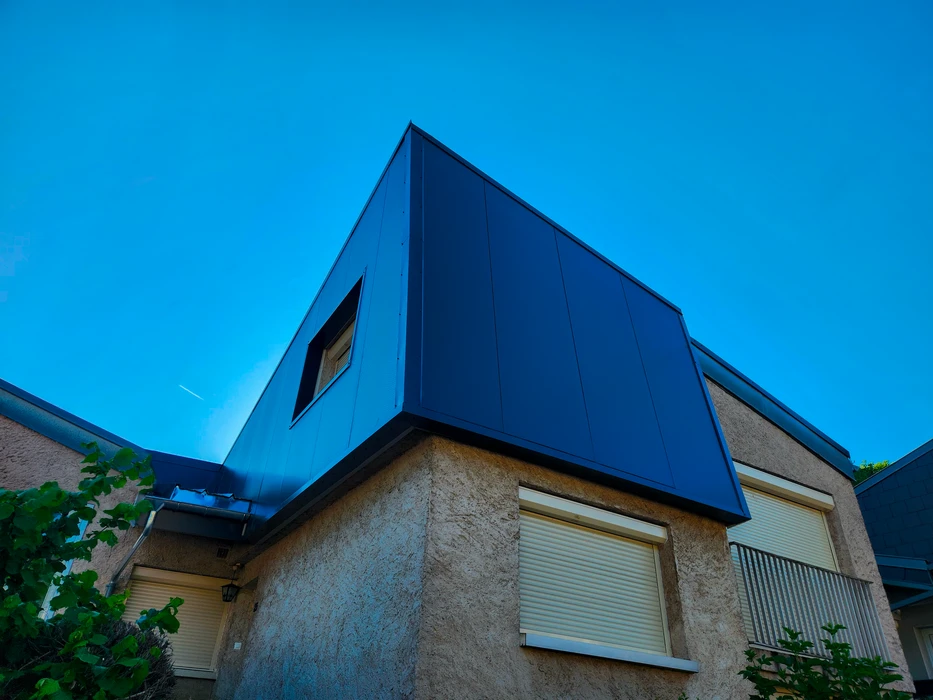 Façade arrière d'une maison individuelle rénovée